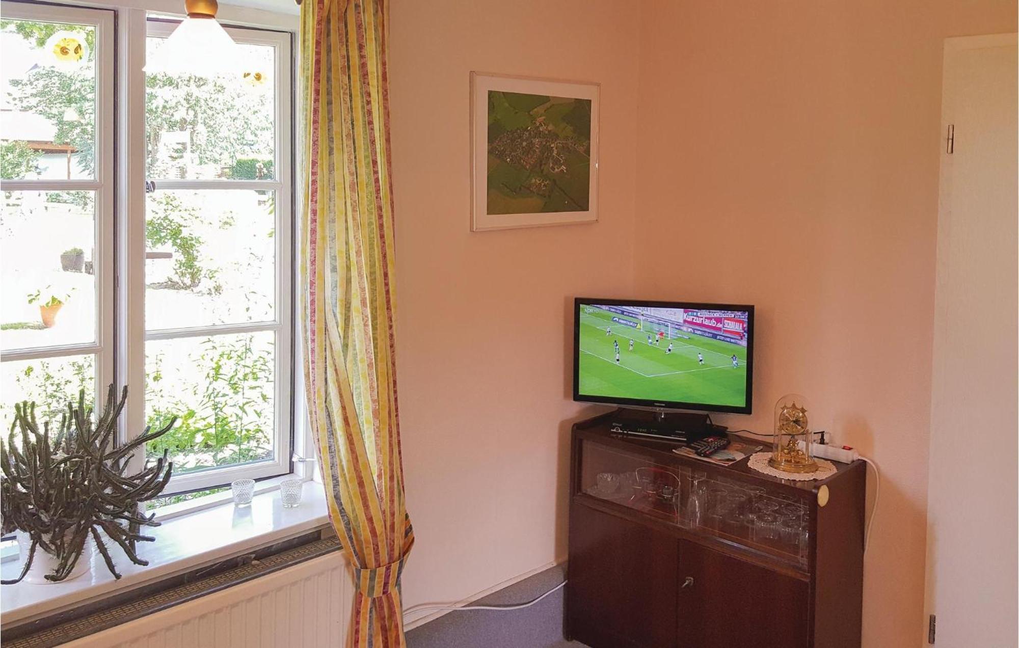 1 Bedroom Nice Apartment In Flueggendorf Klausdorf  Экстерьер фото